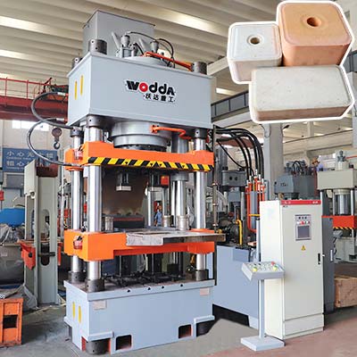 630噸牛羊舔磚液(yè)壓機_動物營養鹽(yán)磚機