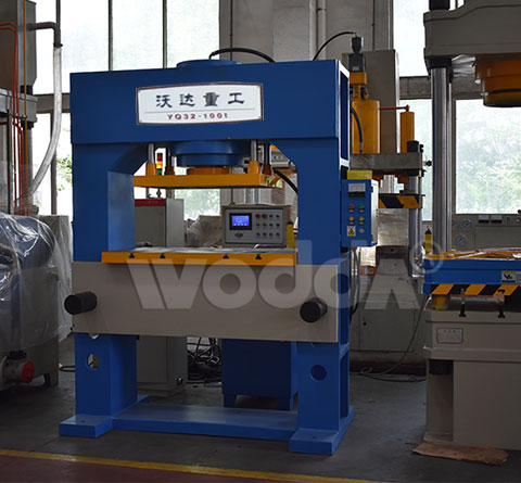 200噸龍門液壓(ya)機-框架式龍門液(ye)壓機