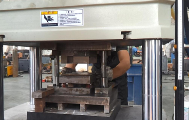 150噸錨杆(gan)托盤四(si)柱液壓(ya)機視頻(pín)