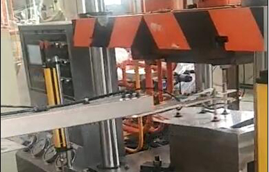 160噸拉伸(shen)機配機(jī)械手