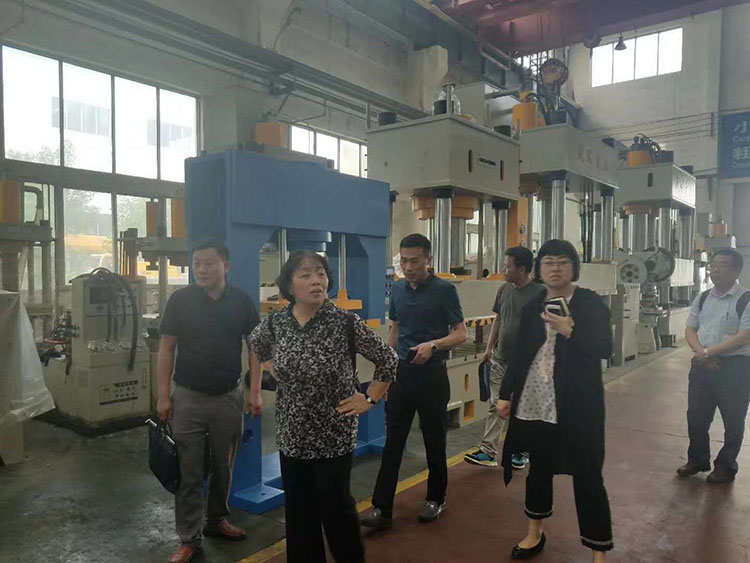 中國機床工業聯合會李冬茹副秘書長來长春昌兴传感器制造有限责任公司(3G网站)考察