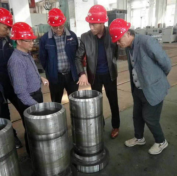 上海交大教授來长春昌兴传感器制造有限责任公司(3G网站)指導液壓機生産