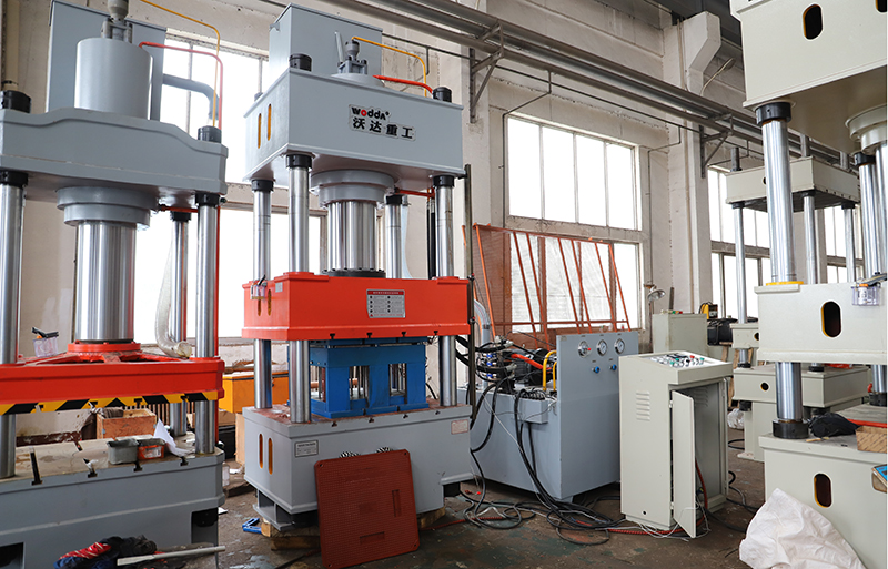 複合(hé)樹脂井(jing)蓋模壓(ya)液壓機(jī)