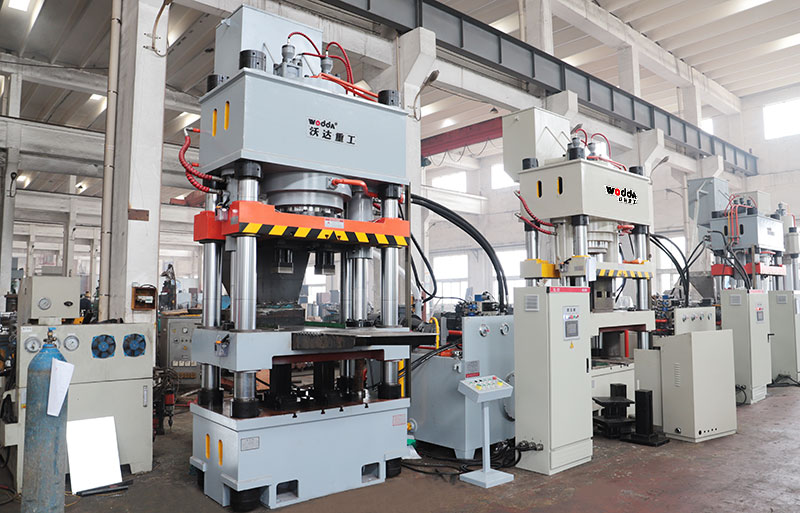 630噸(dūn)牛羊舔磚液(yè)壓機鹽磚機(ji)視頻