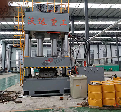 800噸(dun)汽車配件四(sì)柱液壓機