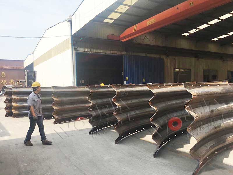 2000噸波紋闆液壓機 2000噸波紋闆液壓機