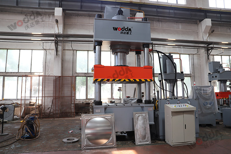 不鏽鋼水箱闆成型液壓機