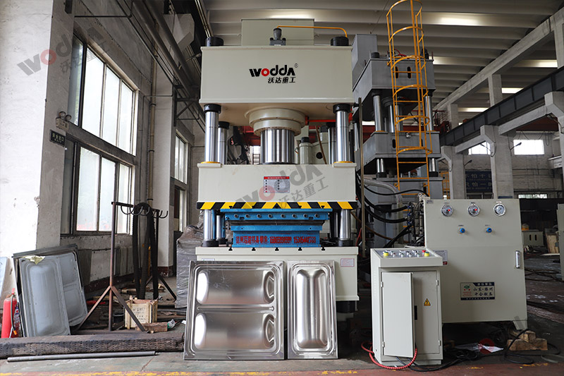 不鏽鋼水箱闆成型液壓機