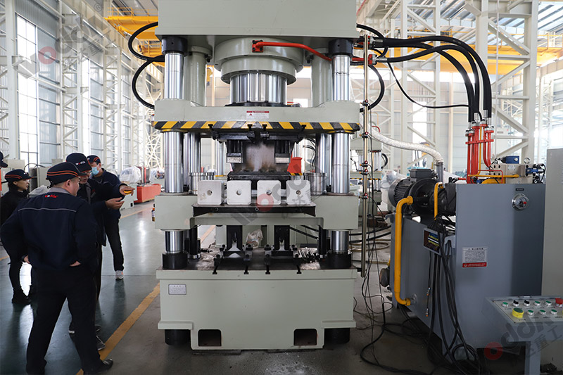 全自動630噸鹽磚機 全自動630噸鹽磚機