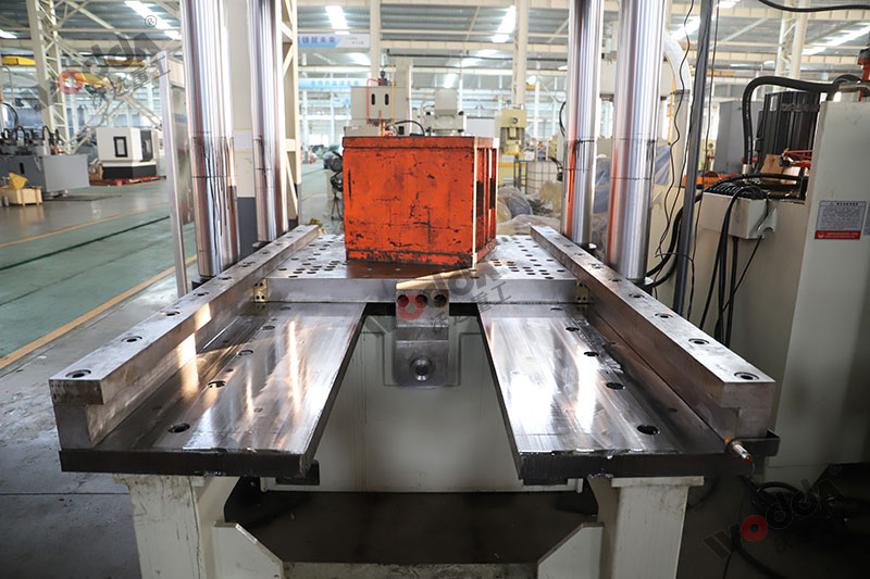 500噸四柱液壓機帶移動工作台 500噸四柱液壓機帶移動工作台