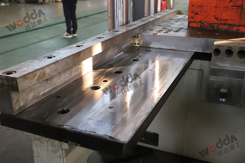 500噸四柱液壓機帶移動工作台 500噸四柱液壓機帶移動工作台