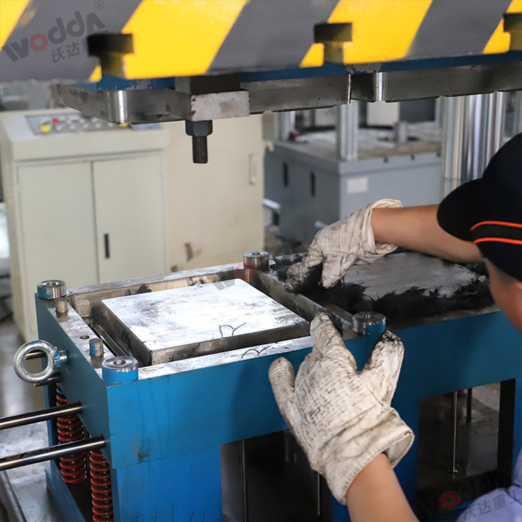 樹脂井蓋成型液壓機模具(圖1) 樹脂井蓋成型液壓機模具(圖1)