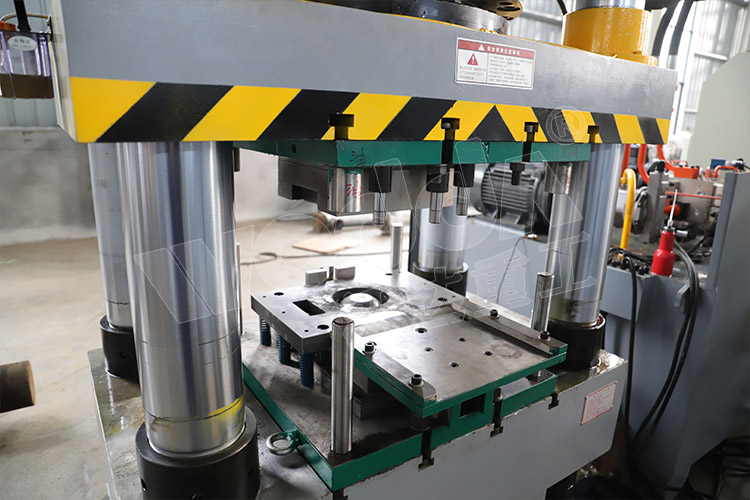 500噸錨杆托盤液壓機(工作台) 500噸錨杆托盤液壓機(工作台)