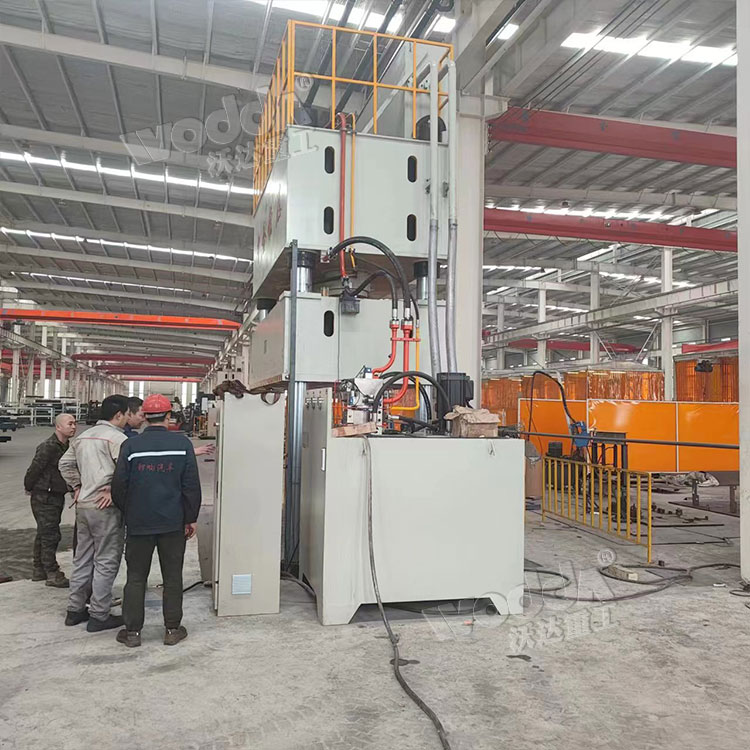 1000噸汽車配件拉伸液壓機客戶現場 1000噸汽車配件拉伸液壓機客戶現場