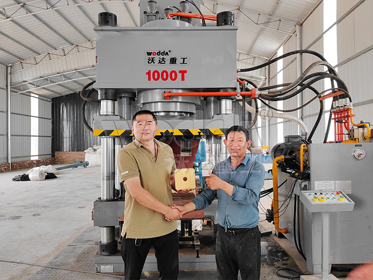 全自動鹽磚機試機成功.jpg 全自動鹽磚機試機成功.jpg