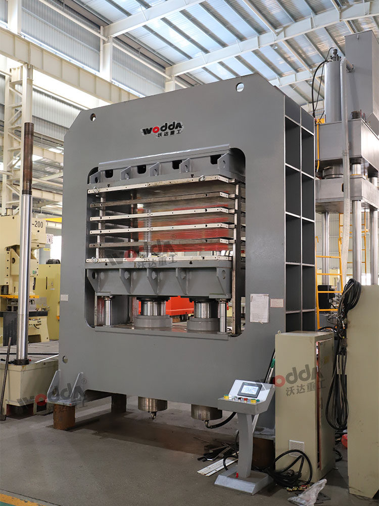 400噸複合闆材多層熱壓機