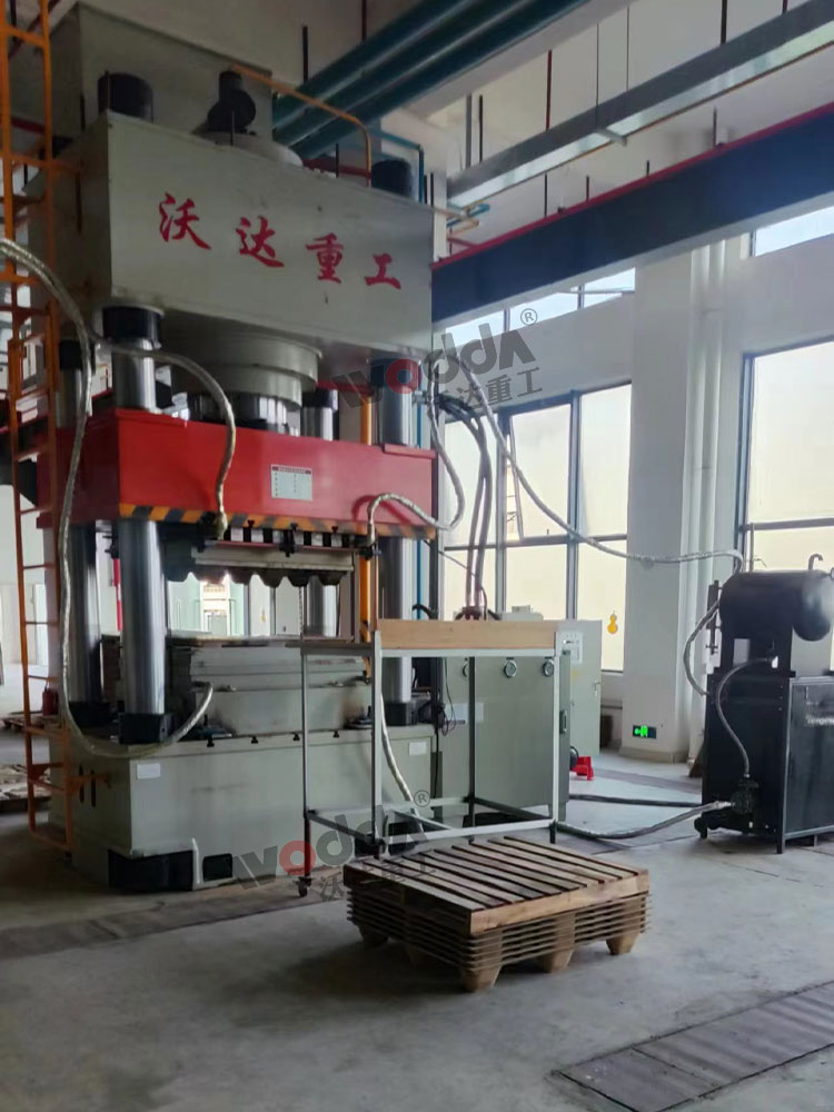 1000噸木屑托盤液壓機客戶現場 1000噸木屑托盤液壓機客戶現場