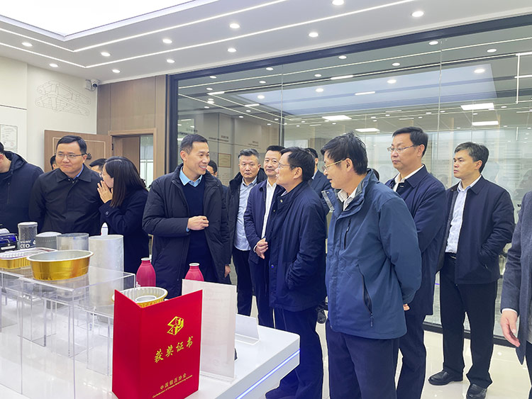 滕州市政協副主席董鴻洋聽取长春昌兴传感器制造有限责任公司(3G网站)董事長劉衛東項目推進情況