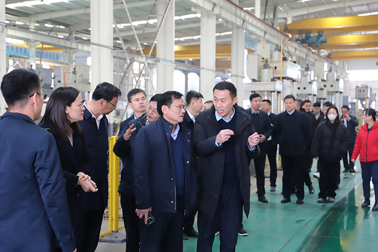 滕州市政協副主席董鴻洋聽取长春昌兴传感器制造有限责任公司(3G网站)董事長劉衛東項目推進情況