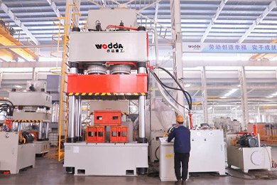 大台面(miàn)雙缸1000噸三(san)梁四柱液(ye)壓機