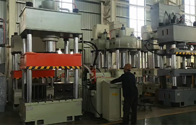 國标315噸四(si)柱液壓機試(shì)機