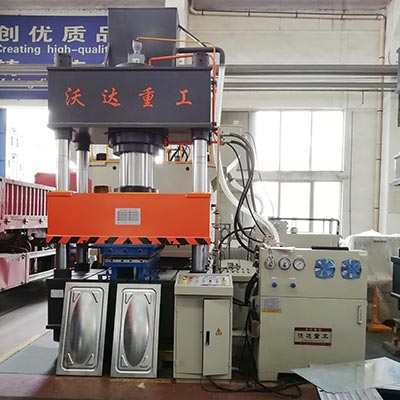 500噸不鏽鋼(gang)水箱闆成(chéng)型液壓機(ji)_四柱液壓(ya)機廠家